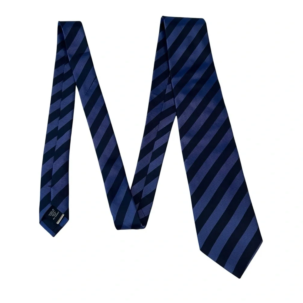 Banana Republic Men's‎ Tie 100% Silk Blue Navy Diagonal Stripe Made in Turkey